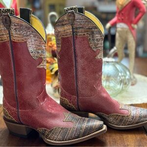 Justin Boots Women’s Red and Brown Western Boots size 8
